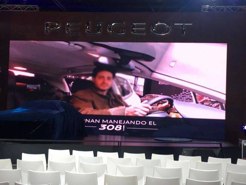 Peugeot Pantalla gigante interactiva Playbots 2